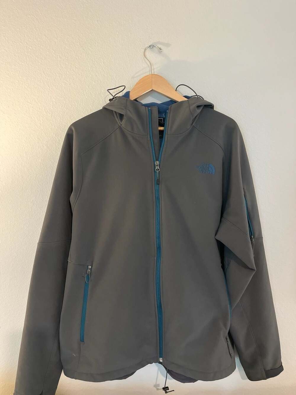 The North Face, Apex Bionic Hooded Softshell Jacket, Fleece Lined, Gray/Blue,XL